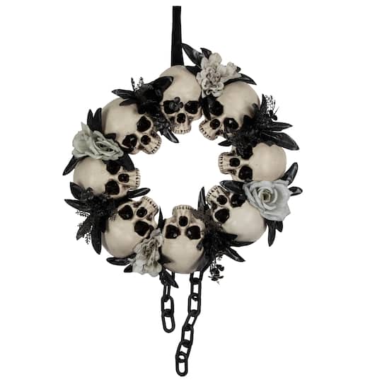 15&#x22; Skulls &#x26; Chains with Gray Roses Halloween Wreath